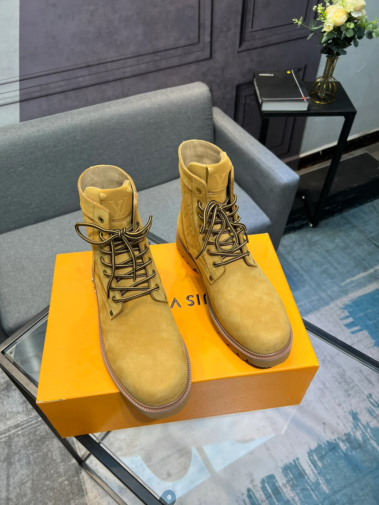 Men's shoes 💰920 L Home - the latest LV men's business casual boots, luxury and nobility are a must. They are all made of imported original first-layer cowhide, just to create a more comfortable wearing experience. ➕Top imported water-dyed full cow lining, original high wear-resistant outsole! 👏👏 Size: Male 39-44; (38 45 46 customized)
